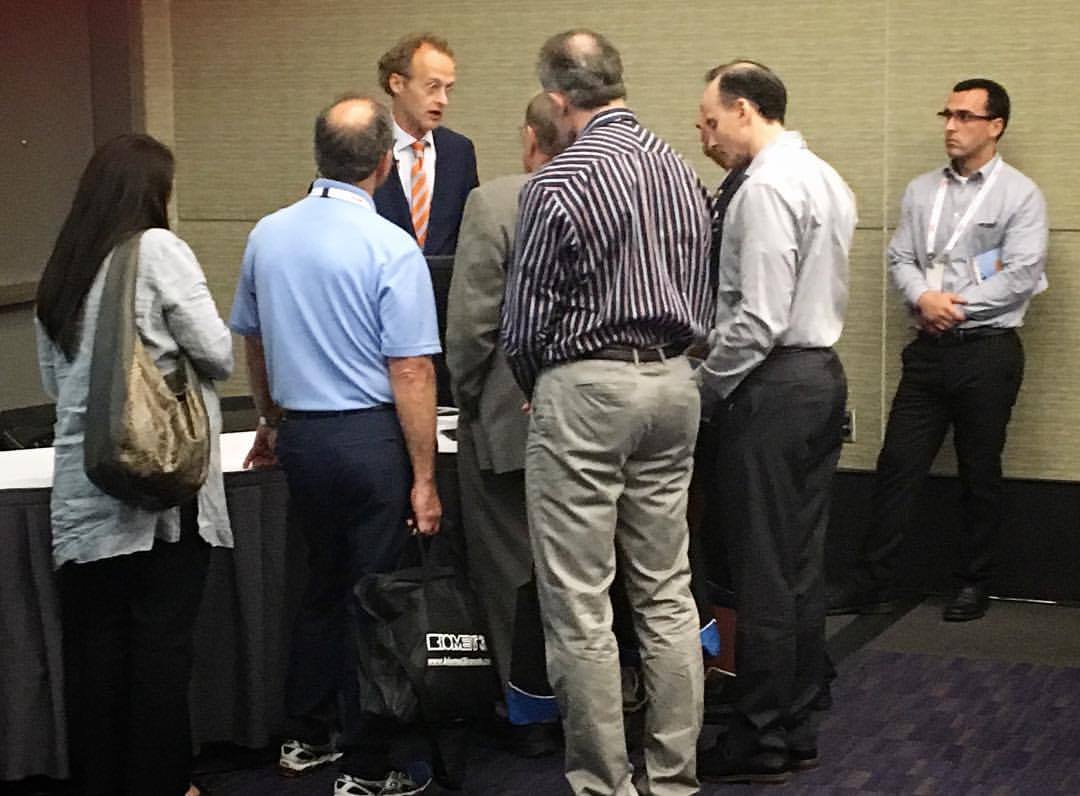 Melle Vroom beantwoordt vragen tijdens de AAP te Boston